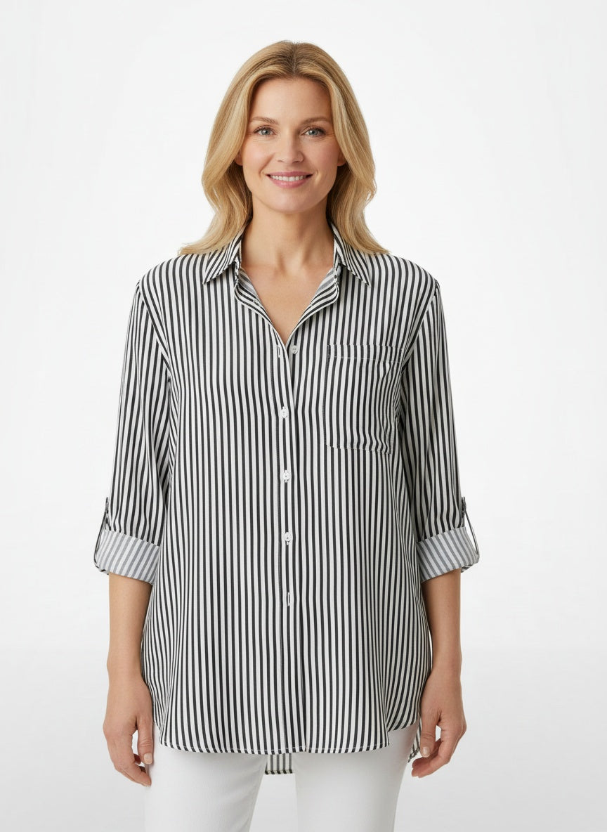 Full body view of the model wearing Blouse d'été rayée à manches longues femme