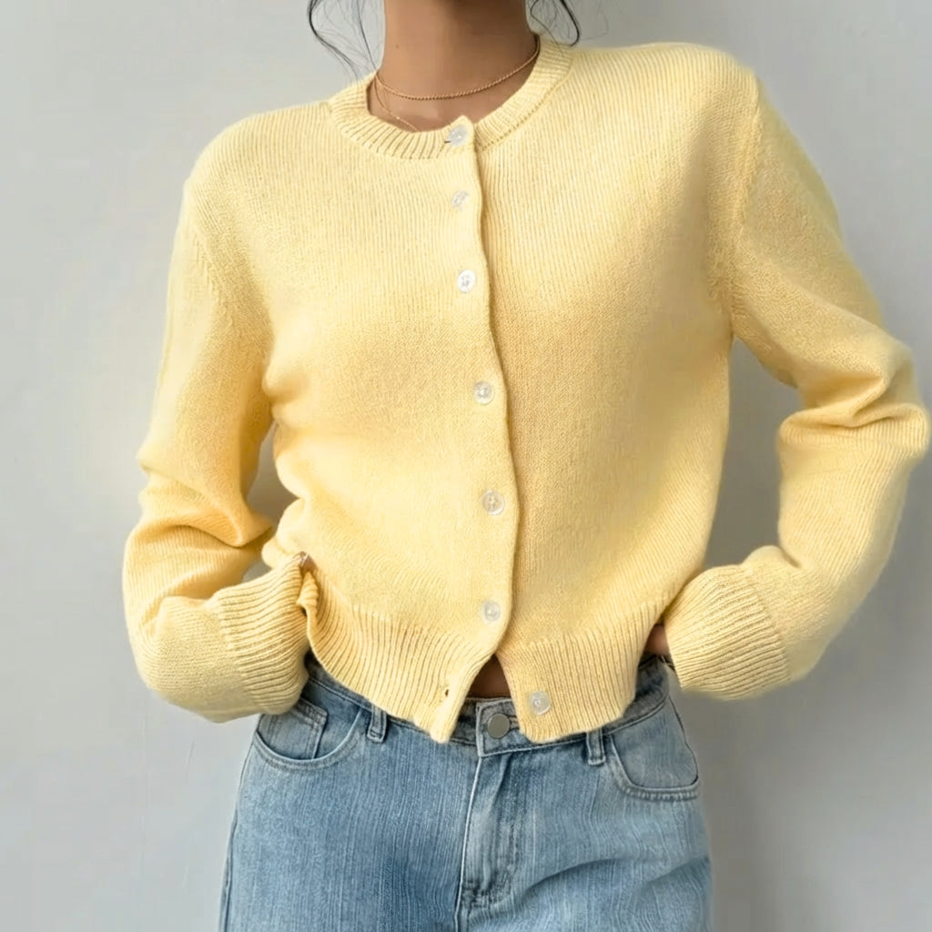 Gilet court femme boutonné à col rond en maille côtelée 10