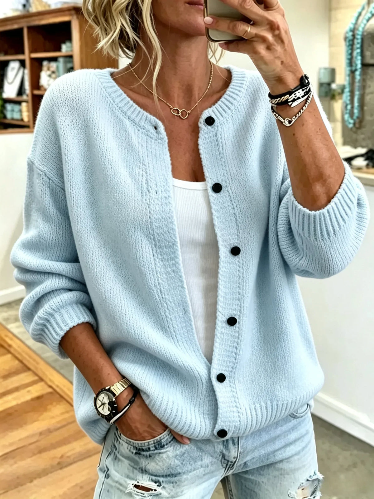 Gilet en maille boutonné femme à col rond et manches longues 1