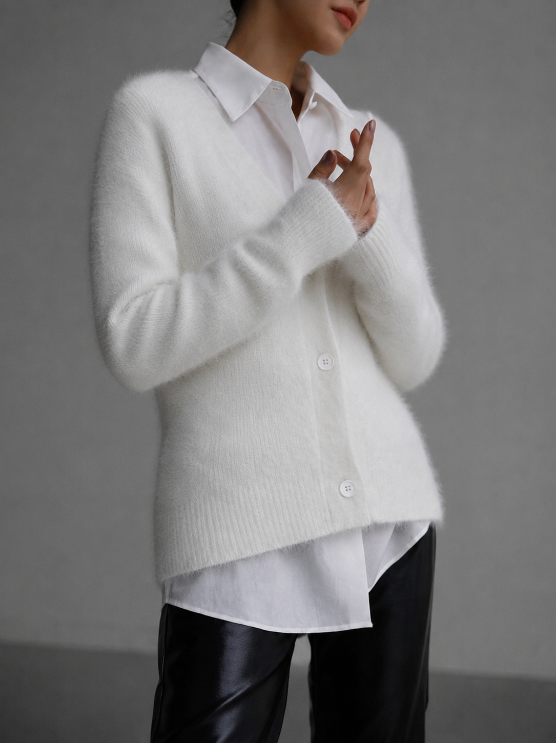 Gilet en maille duveteux boutonné à col V oversize 3