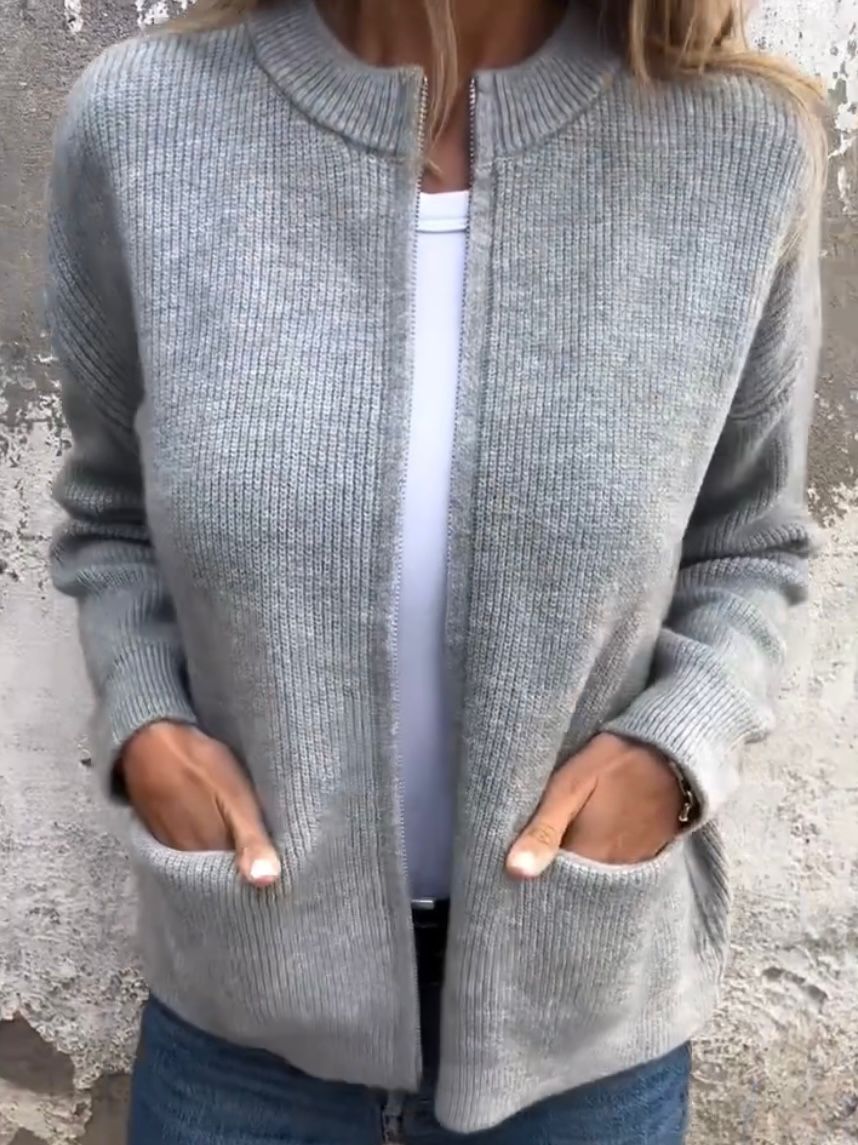 Gilet femme en maille douce et chaude au design intemporel 1