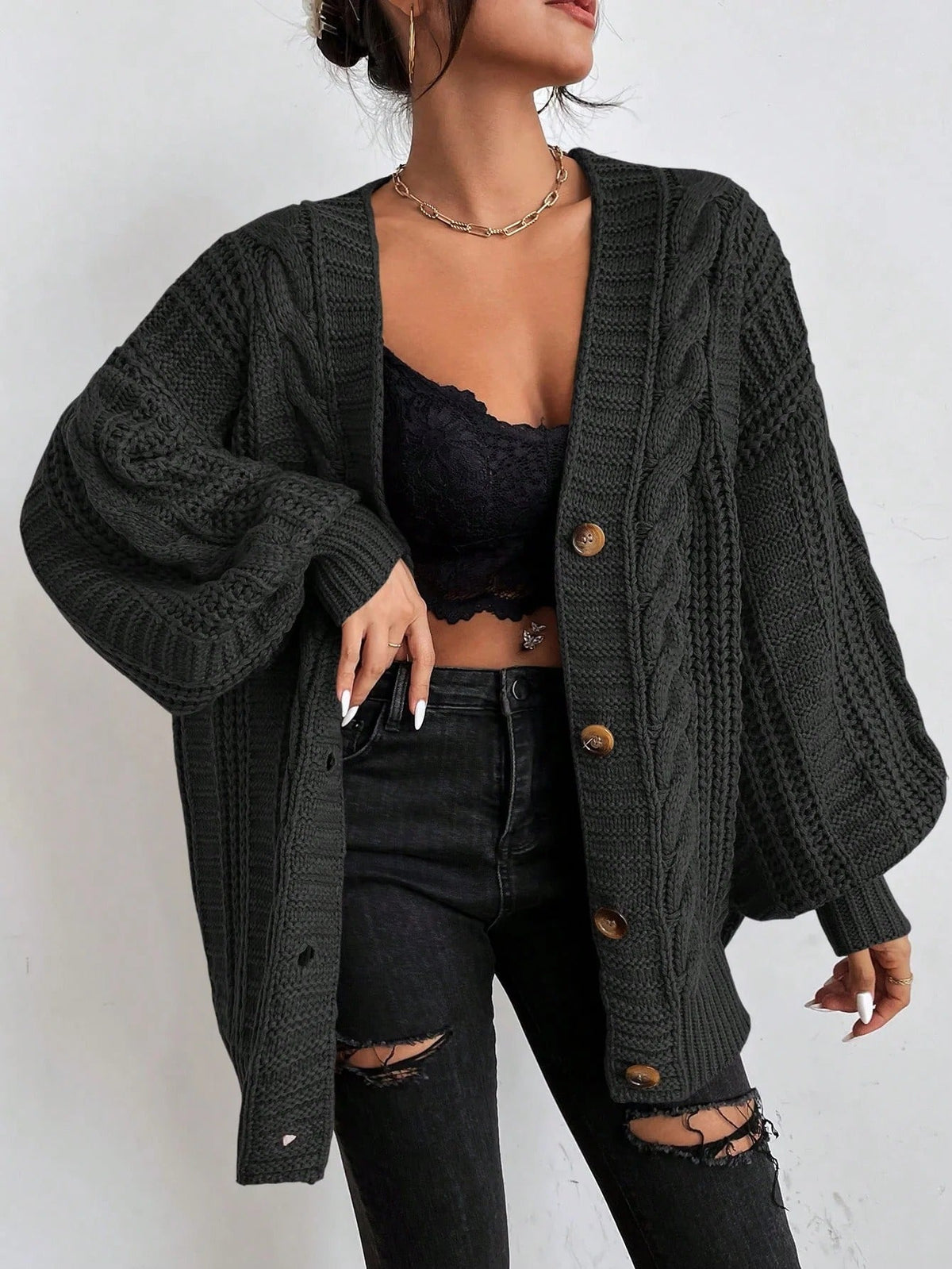 Gilet torsadé femme oversize en grosse maille boutonné à col V 4