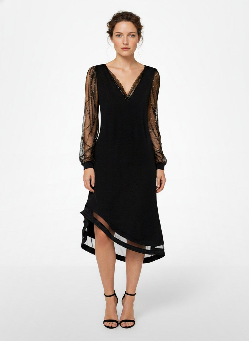Full body view of the model wearing Robe de soirée midi à manches transparentes femme