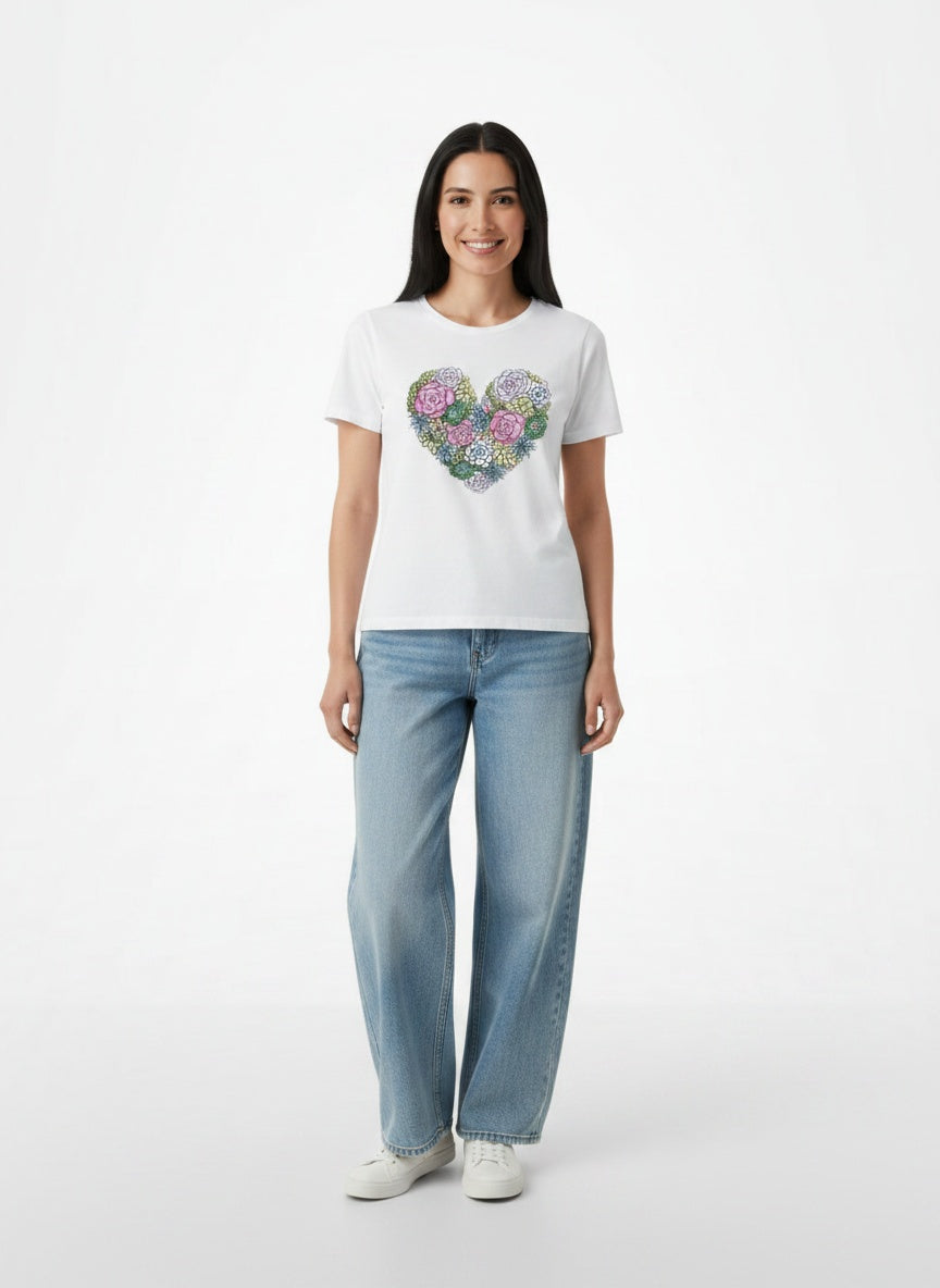 Full body view of the model wearing T-shirt d'été à manches courtes femme