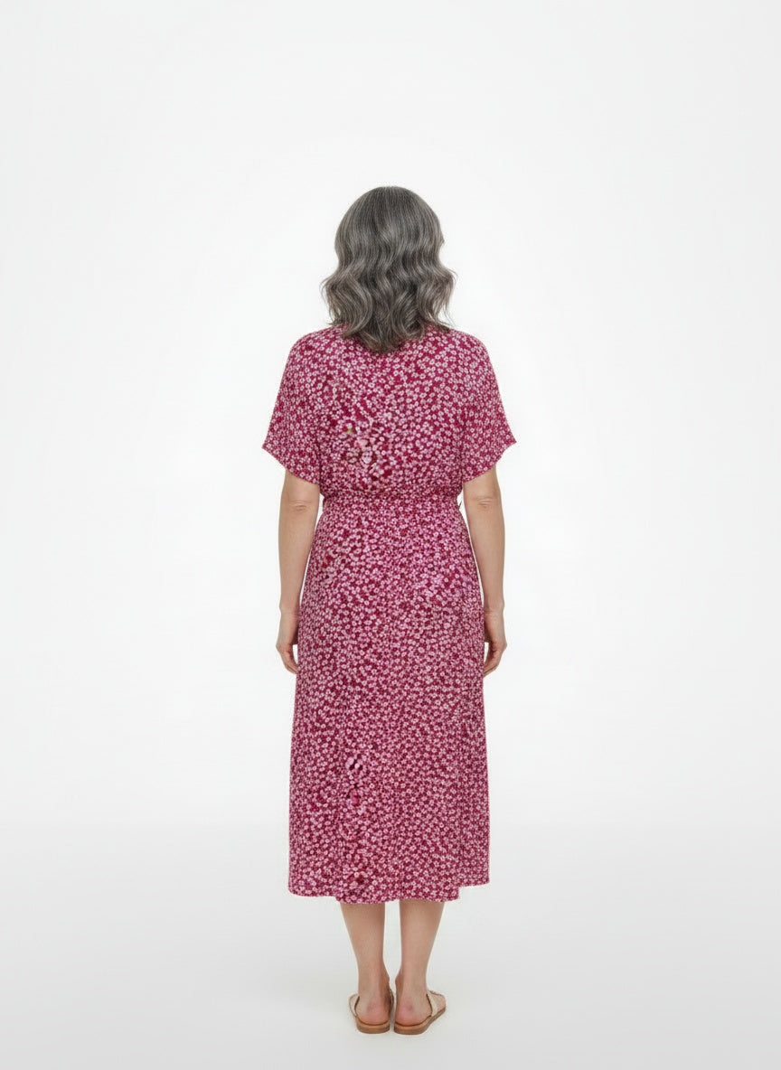 Back pose of the model wearing Robe midi avec ceinture et imprimé floral femme