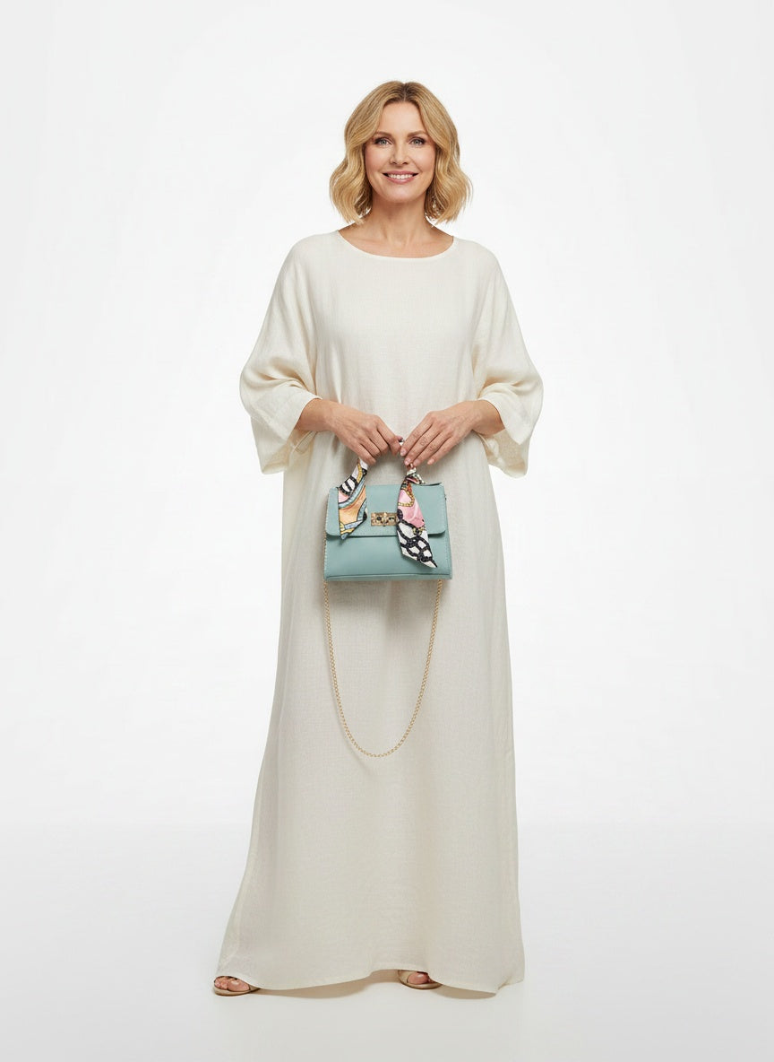 Full body view of the model wearing Sac à main femme