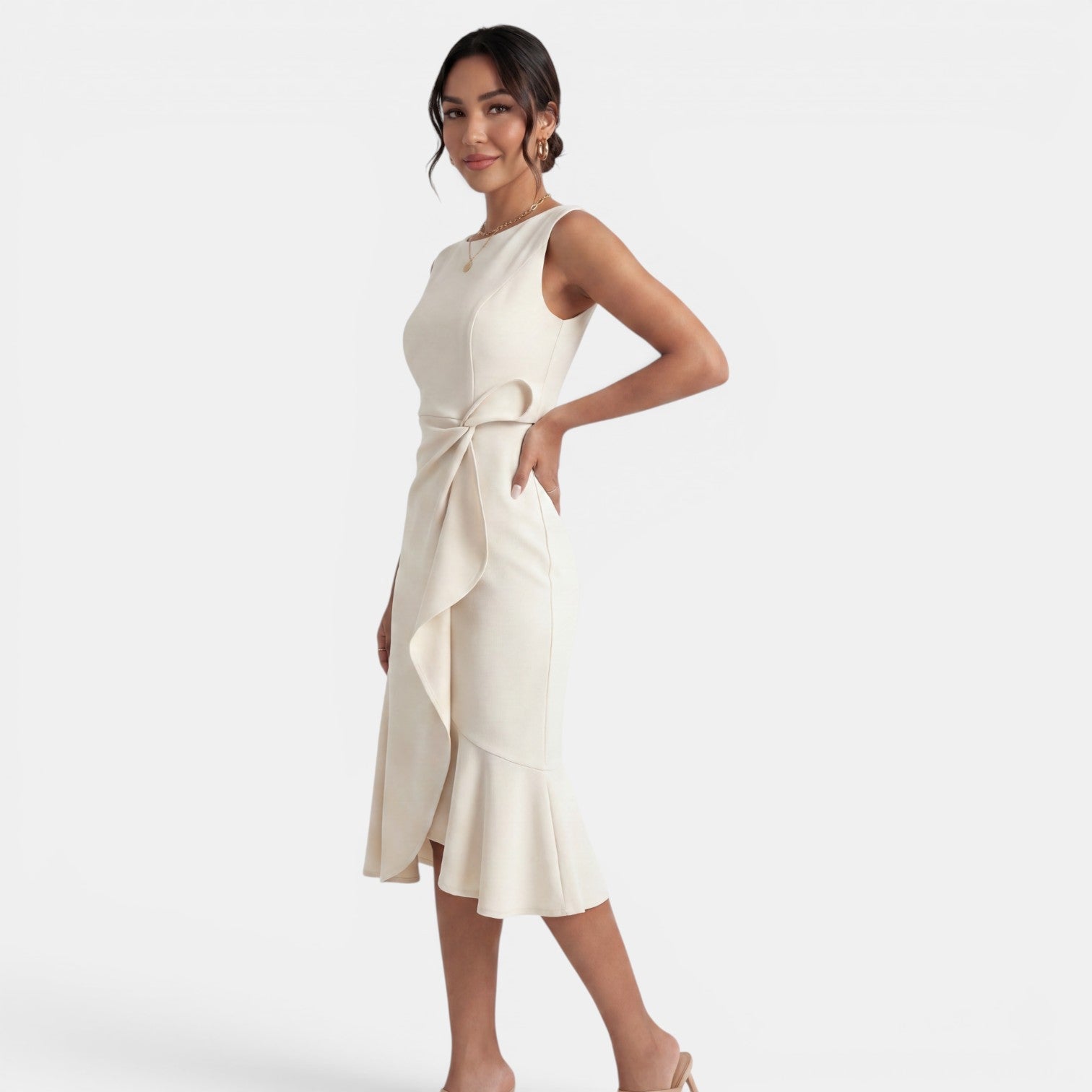 Robe midi ajustée sans manches à col rond avec fente latérale