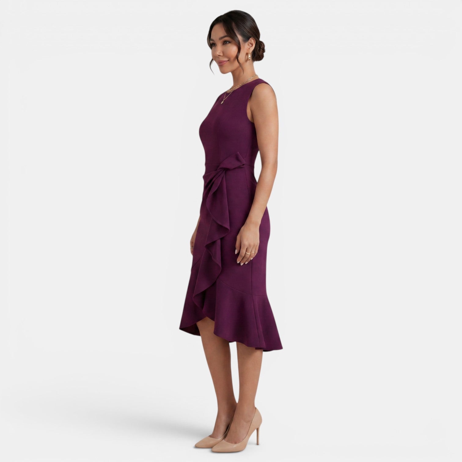 Robe midi ajustée sans manches à col rond avec fente latérale