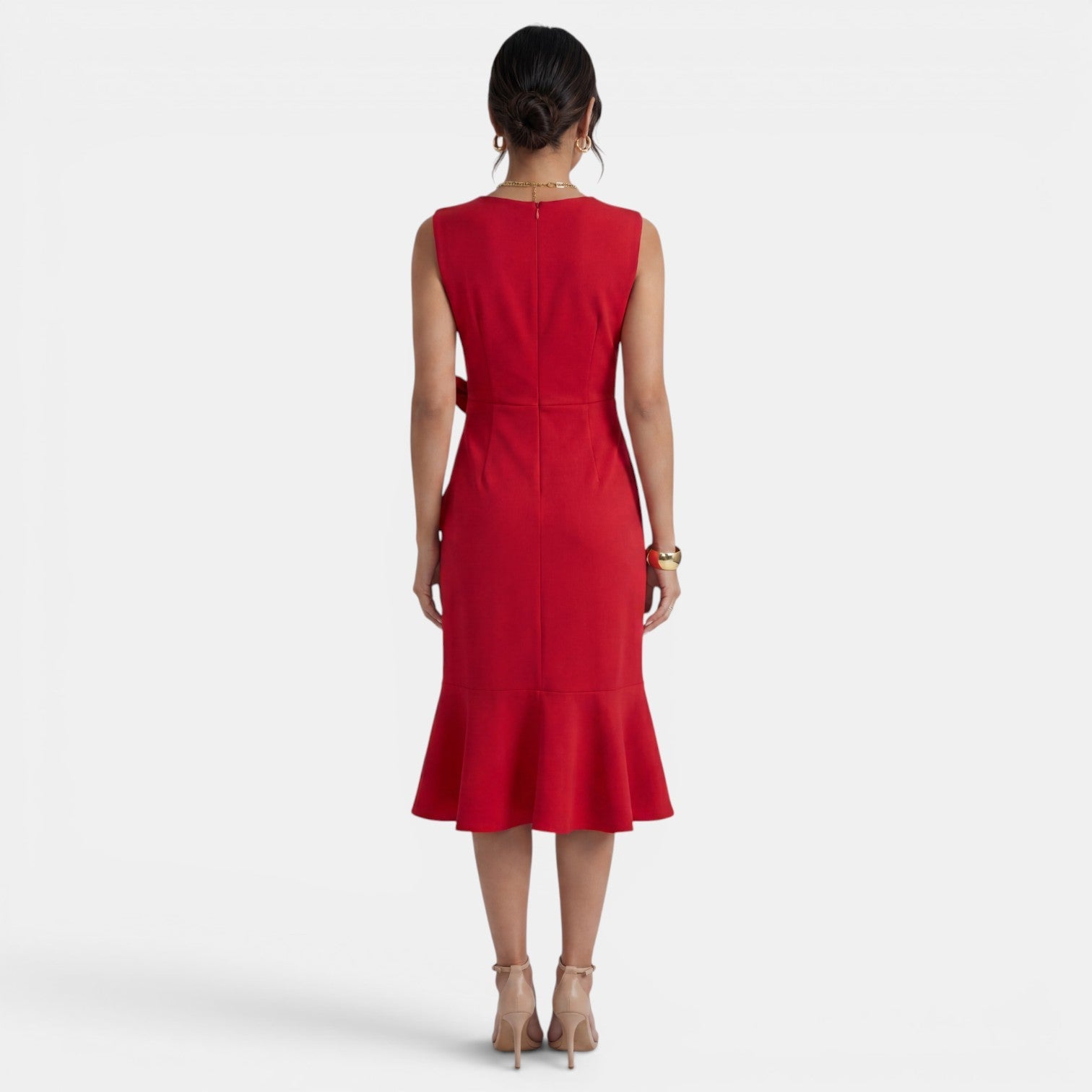 Robe midi ajustée sans manches à col rond avec fente latérale