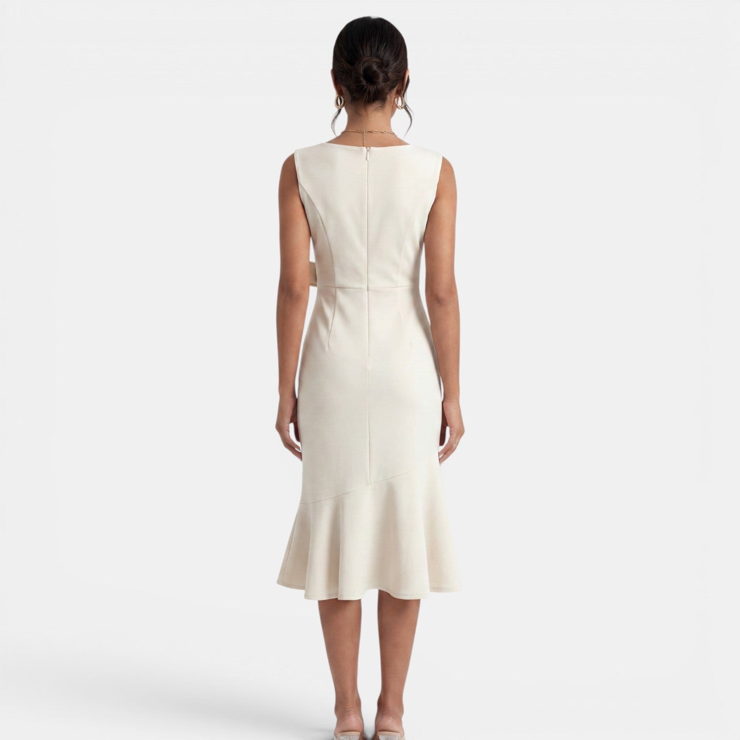 Robe midi ajustée sans manches à col rond avec fente latérale