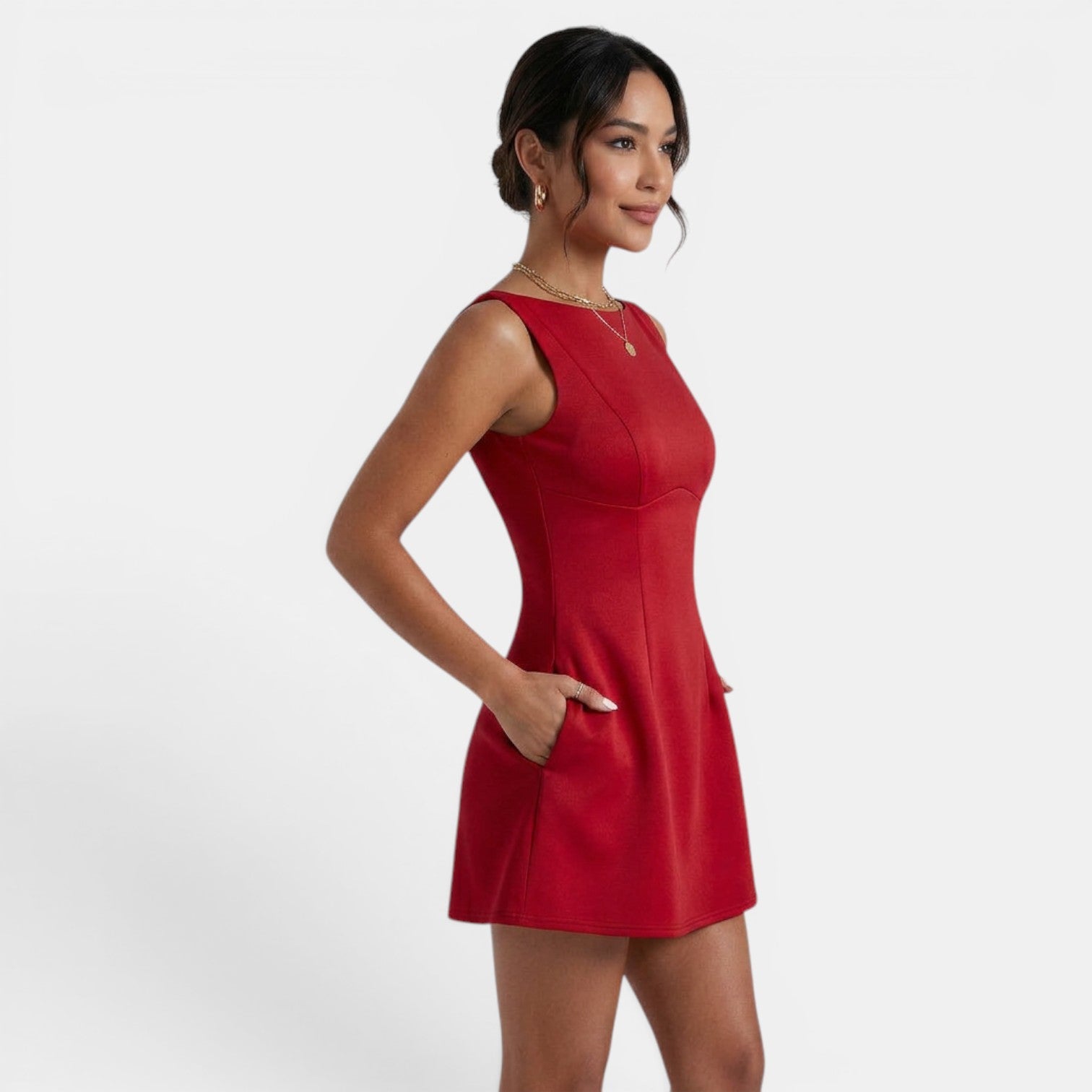 Robe courte d'été ajustée sans manches à dos nu