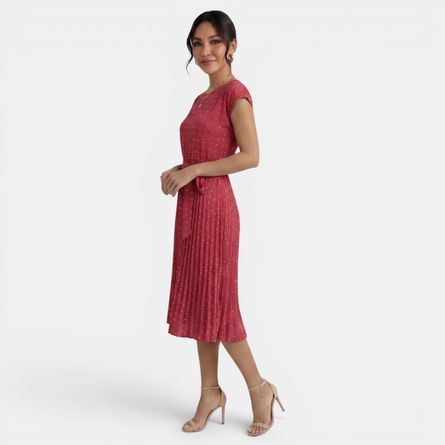 Robe midi à pois plissée à manches courtes
