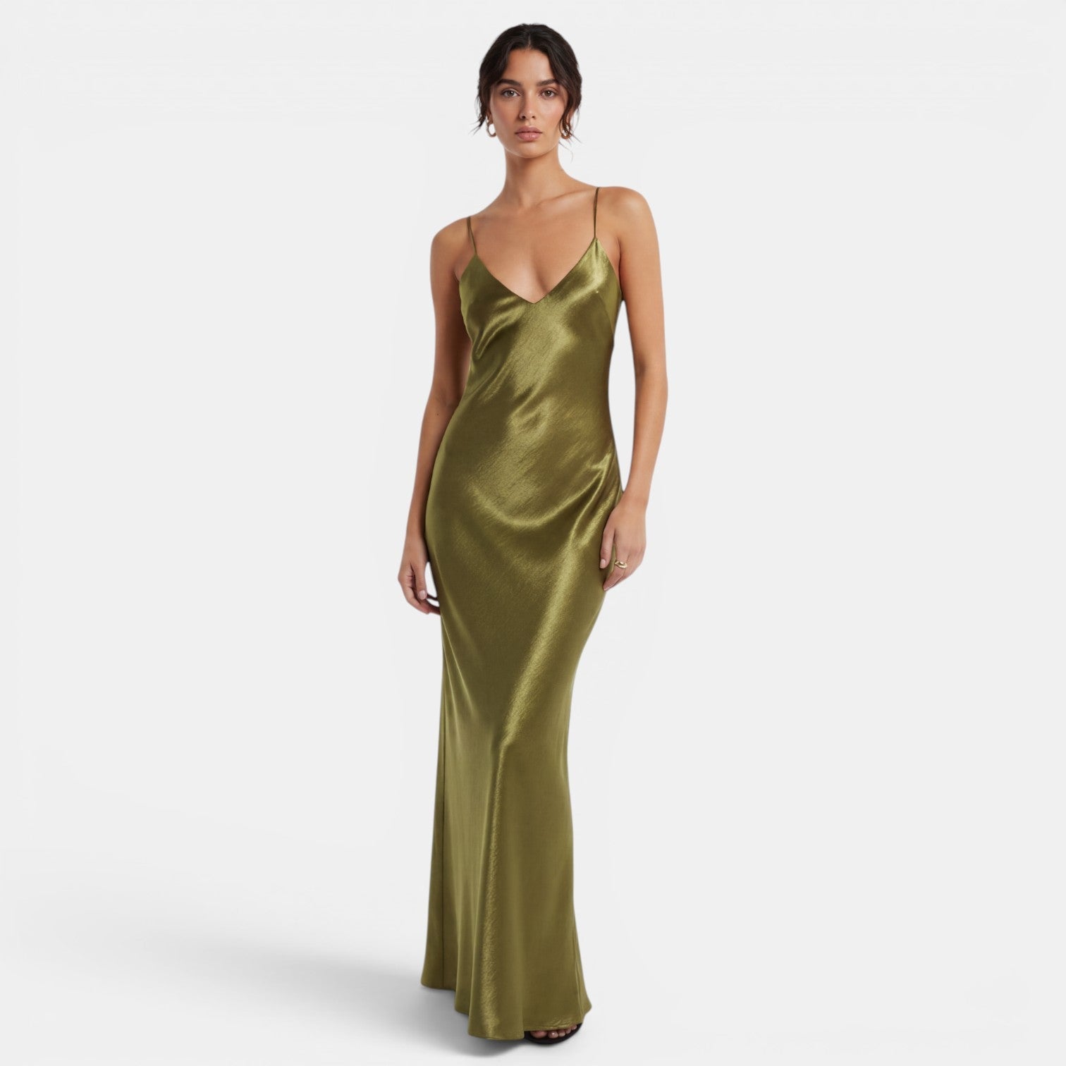 Robe nuisette satinée minimaliste élégante
