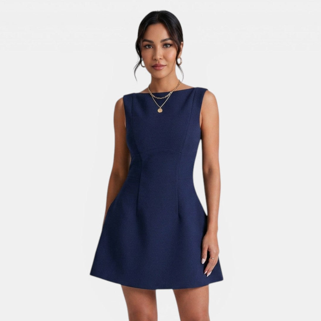 Robe courte d'été ajustée sans manches à dos nu