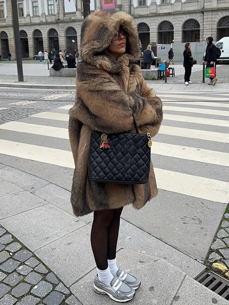 Manteau long d'hiver femme doublé à capuche et simple boutonnage 4
