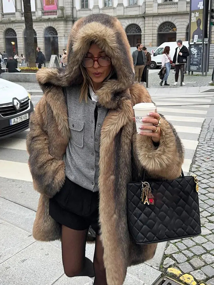 Manteau long d'hiver femme doublé à capuche et simple boutonnage 5