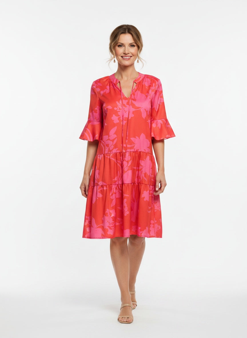 Full body view of the model wearing Robe d'été midi à taille basse femme