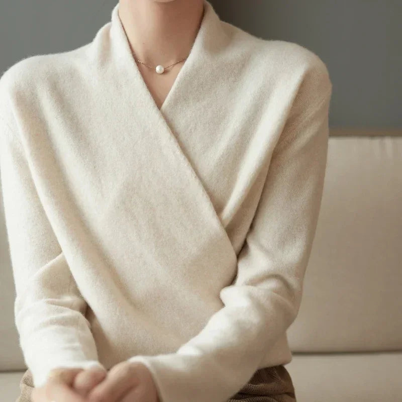 Pull cache-cœur femme en maille à col V et manches longues 2