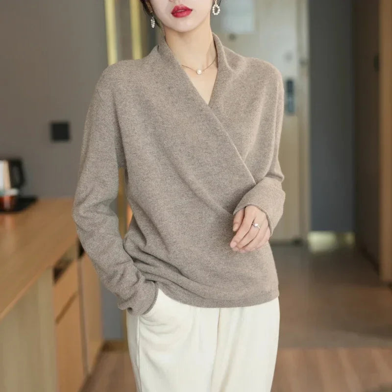 Pull cache-cœur femme en maille à col V et manches longues 5