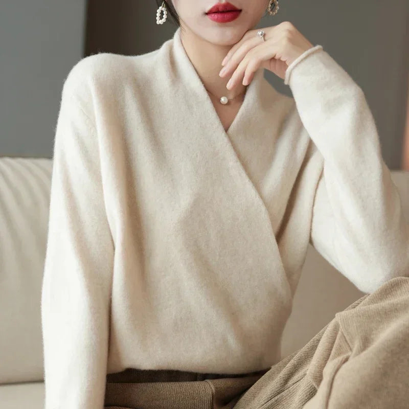 Pull cache-cœur femme en maille à col V et manches longues 7