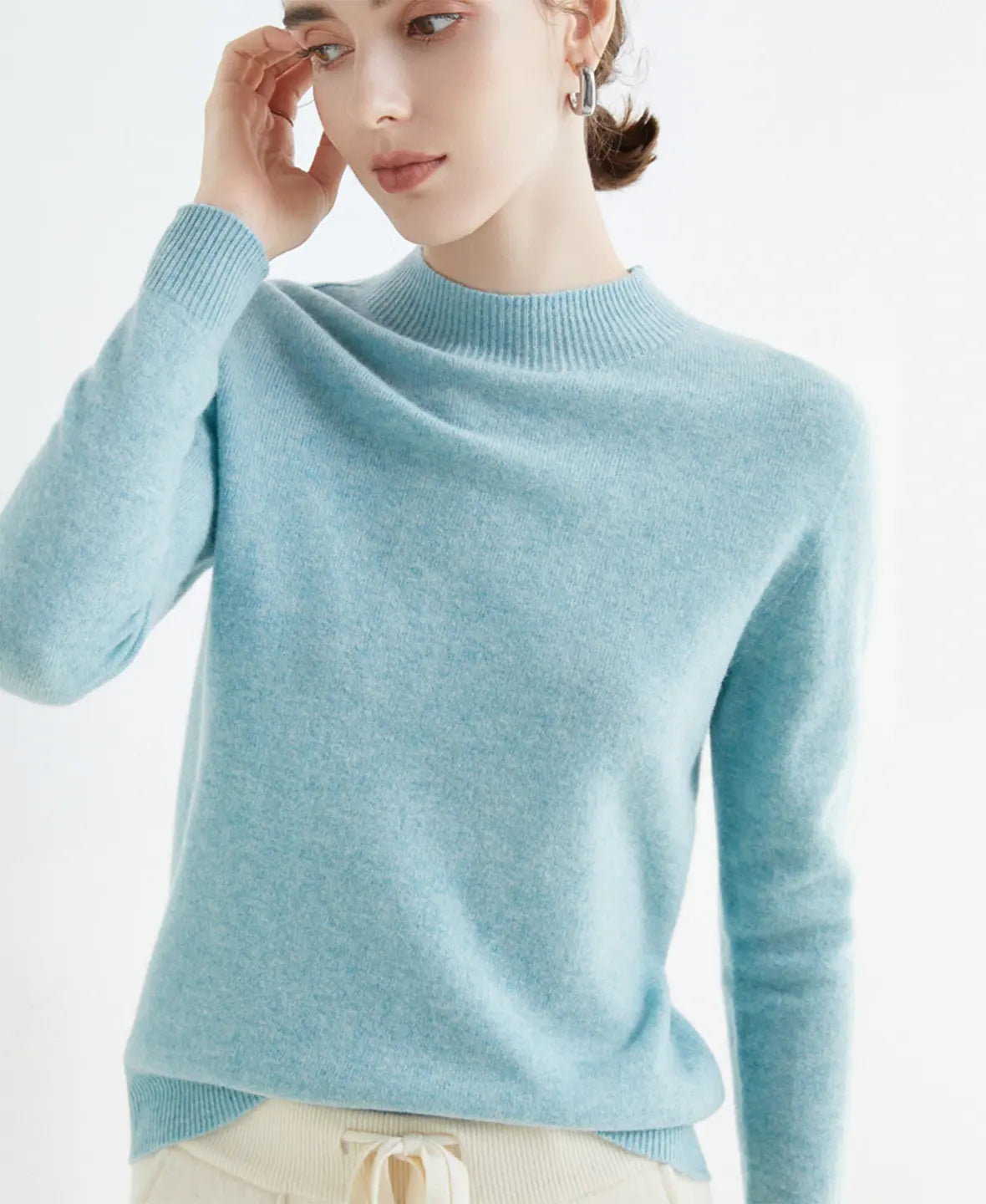 Pull femme en laine mérinos à col montant 24