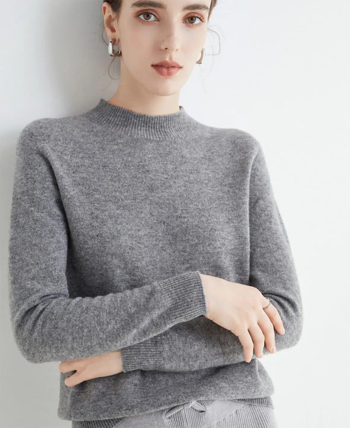 Pull femme en laine mérinos à col montant 25