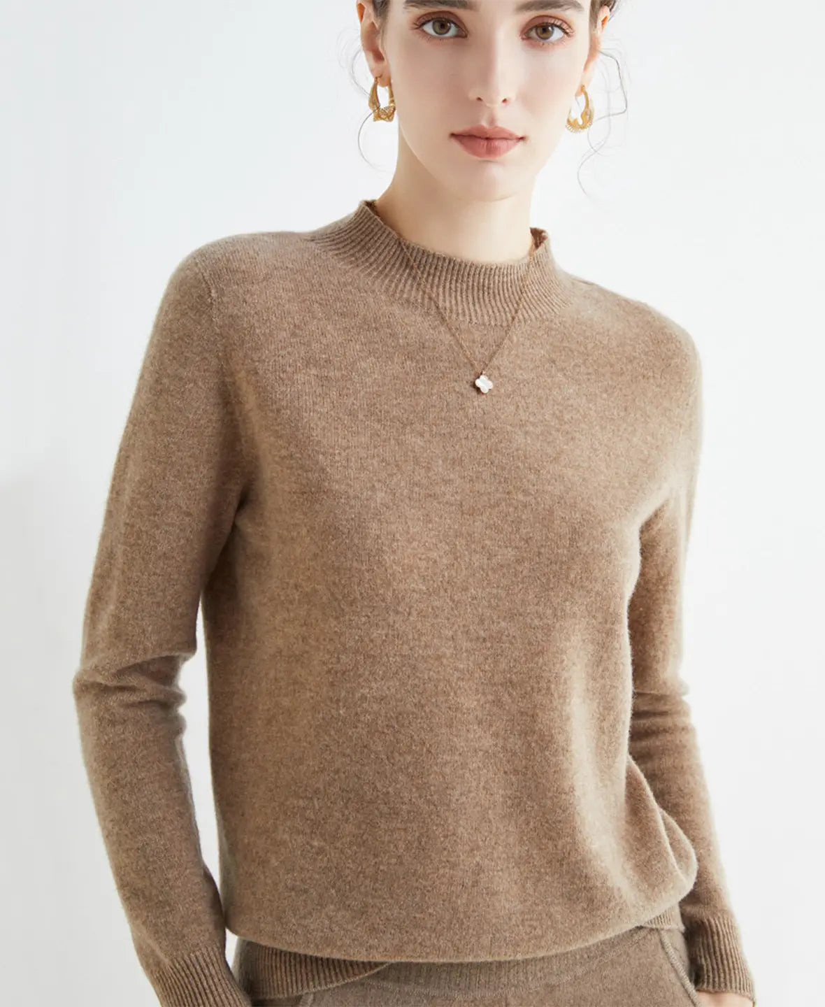 Pull femme en laine mérinos à col montant 4