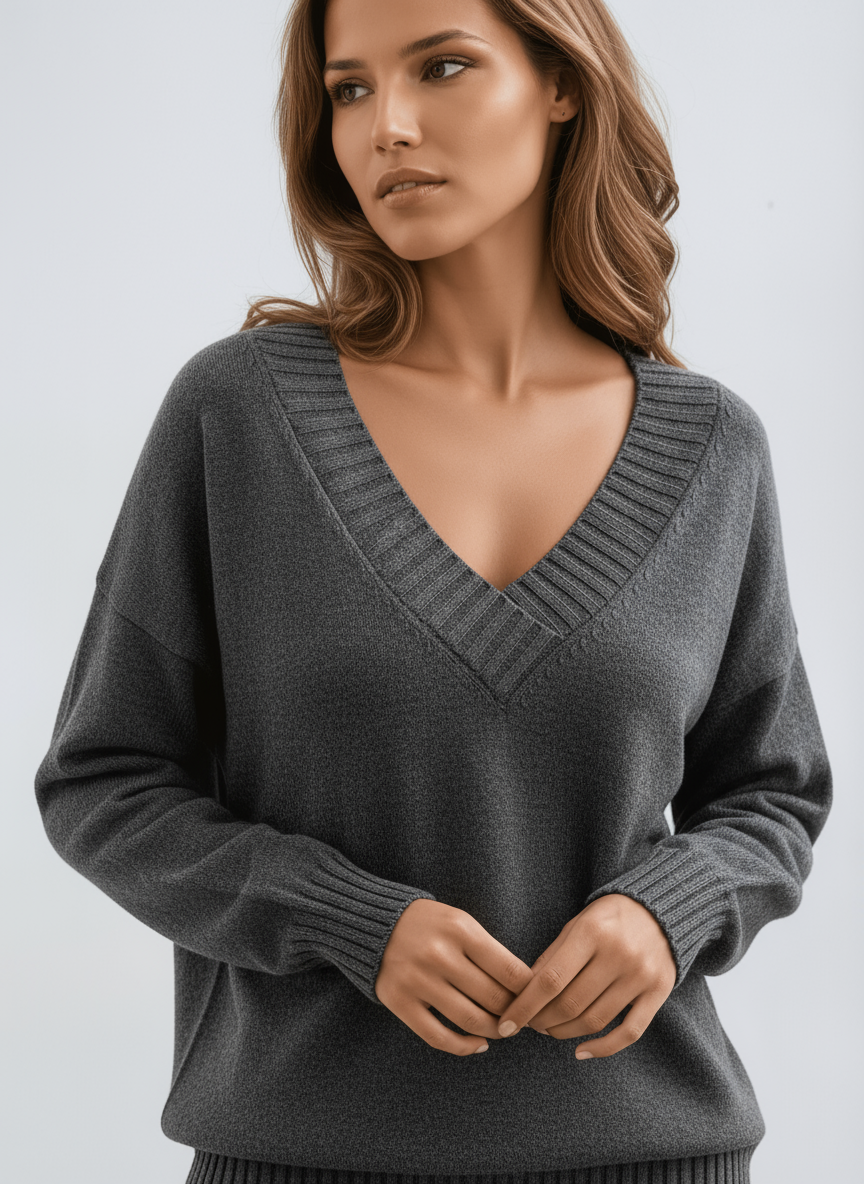 Pull femme en maille à col en V, bords côtelés et coupe ample 3
