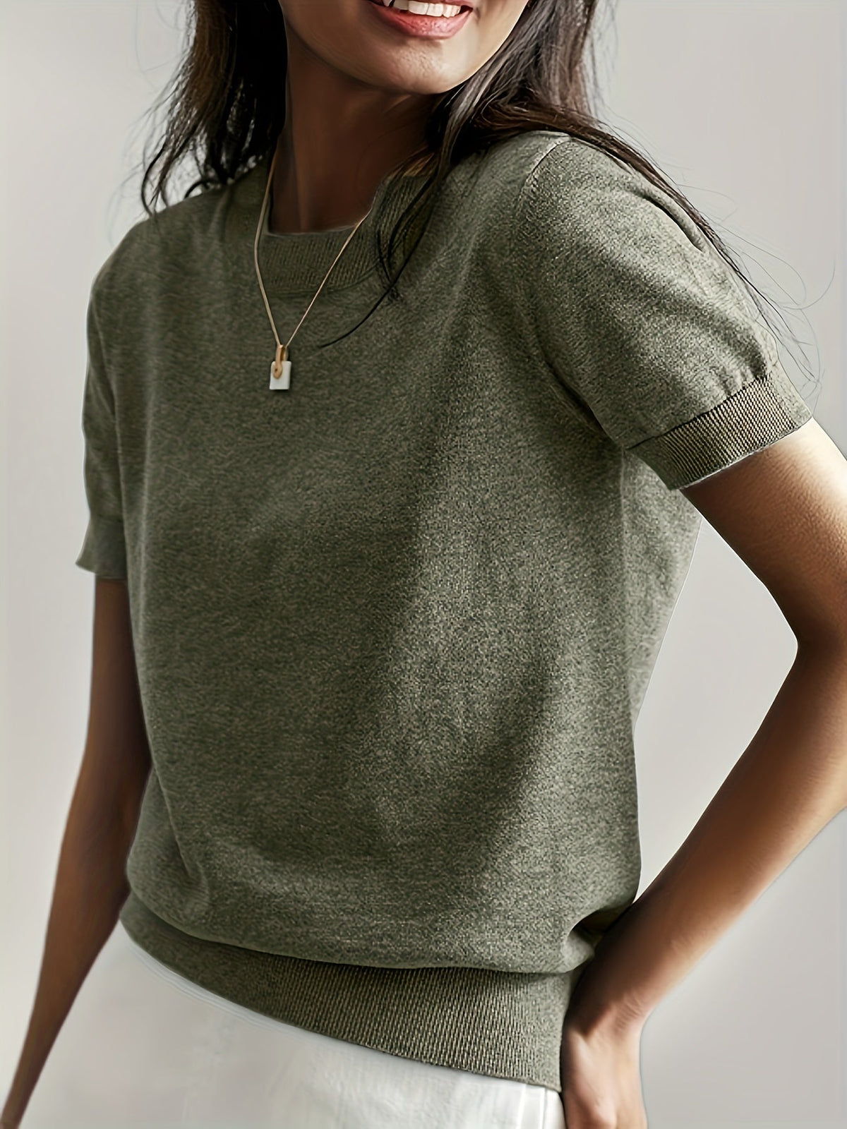 Pull fin à manches courtes col rond femme 10
