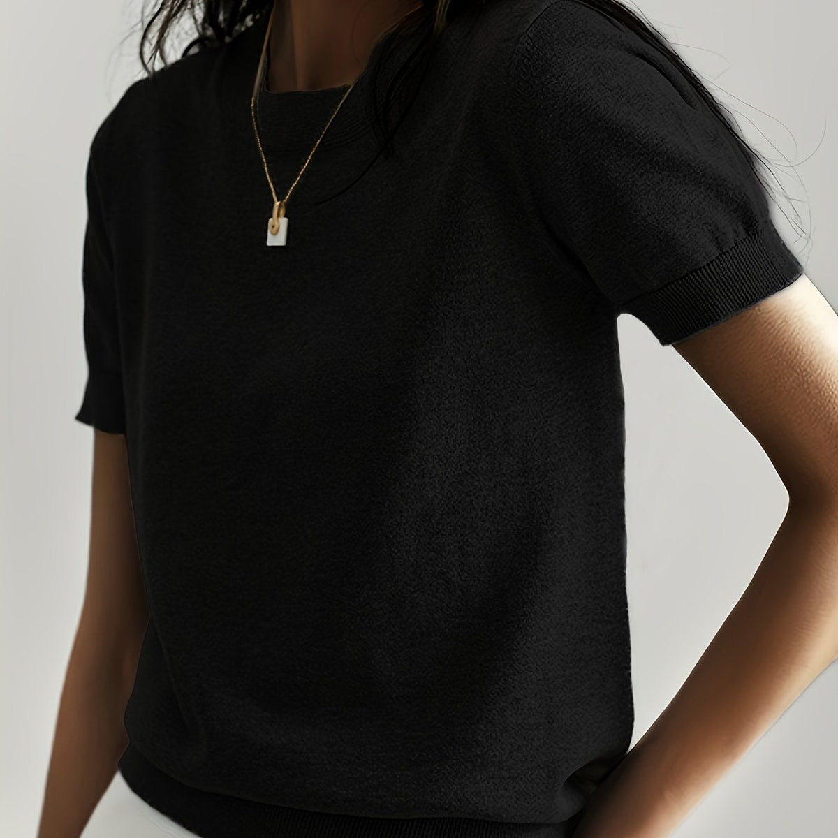 Pull fin à manches courtes col rond femme 17
