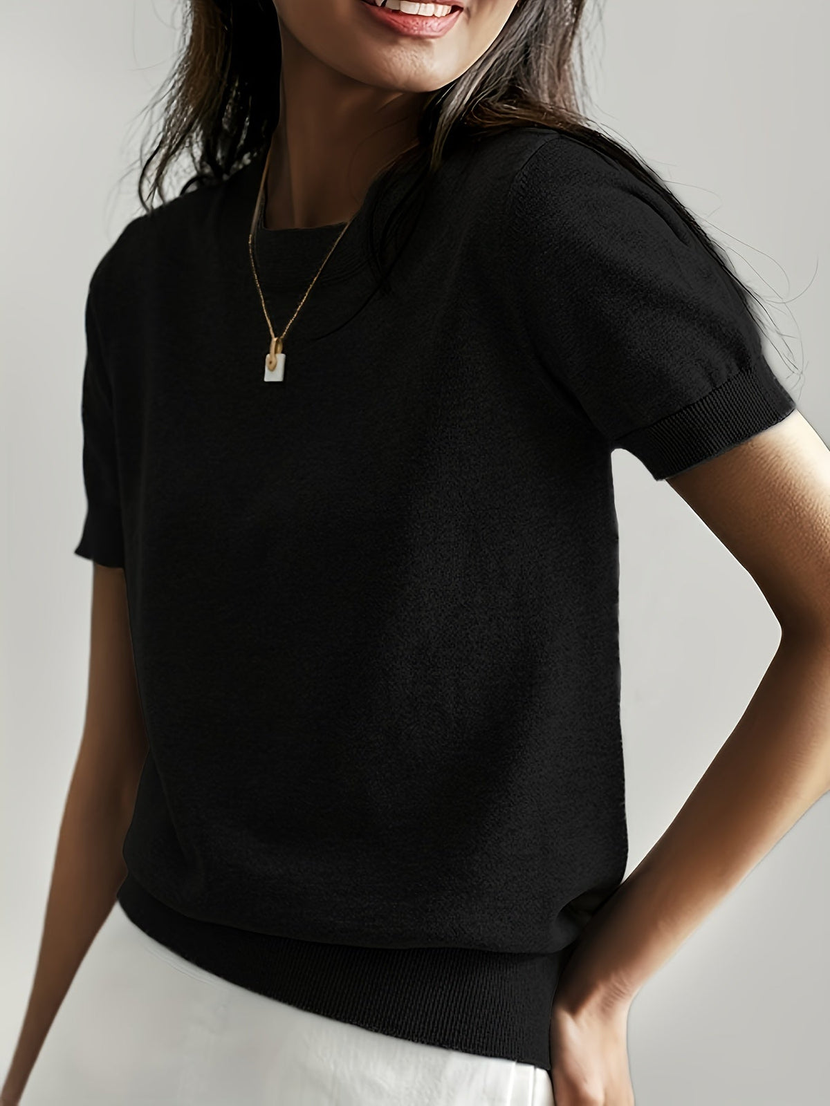 Pull fin à manches courtes col rond femme 9
