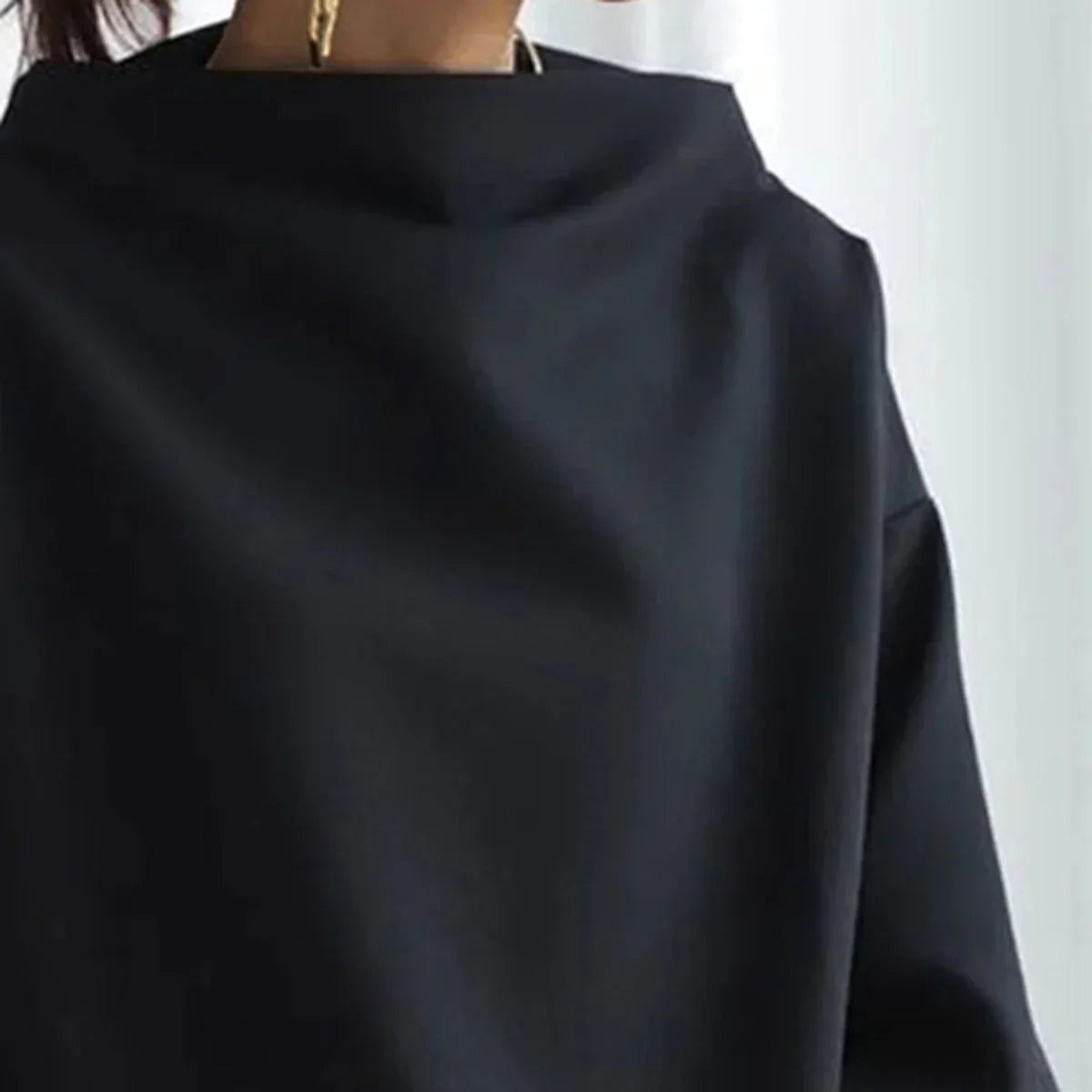 Pull oversize femme à col large style minimaliste 2
