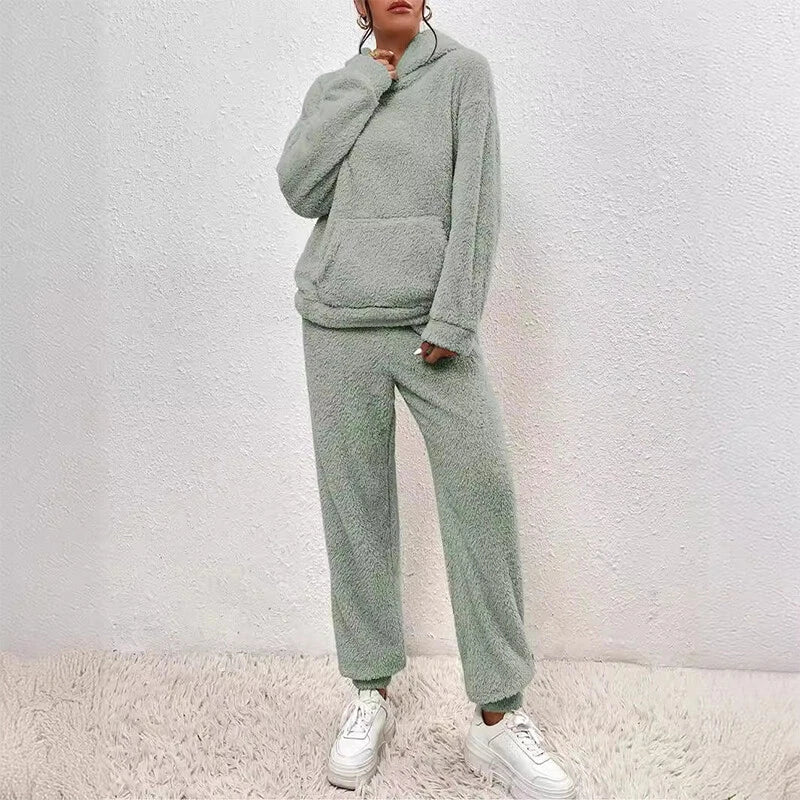Pyjama femme deux pièces en polaire à capuche et pantalon ample 10
