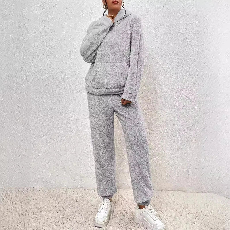 Pyjama femme deux pièces en polaire à capuche et pantalon ample 9