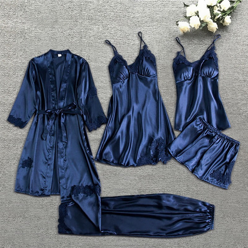 Pyjama femme en satin et dentelle à fines bretelles avec peignoir 1