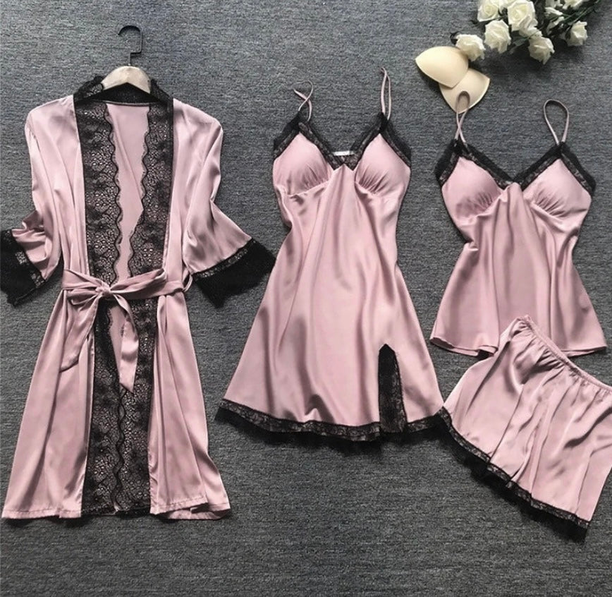 Pyjama femme en satin et dentelle à fines bretelles avec peignoir 5