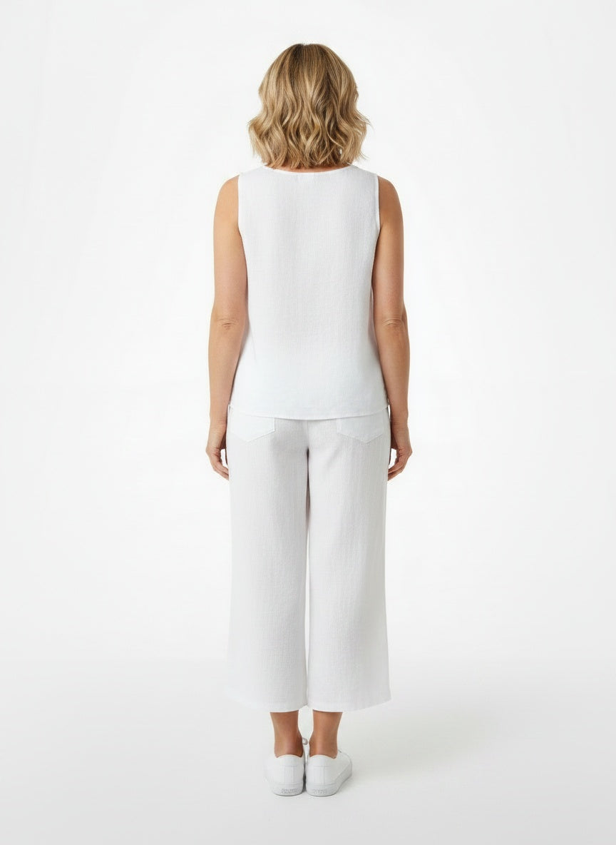 Back pose of the model wearing Ensemble d'été deux pièces avec top et pantalon décontracté femme