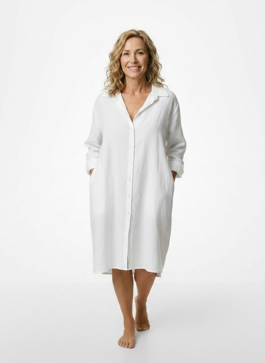 Full body view of the model wearing Blouse longue femme