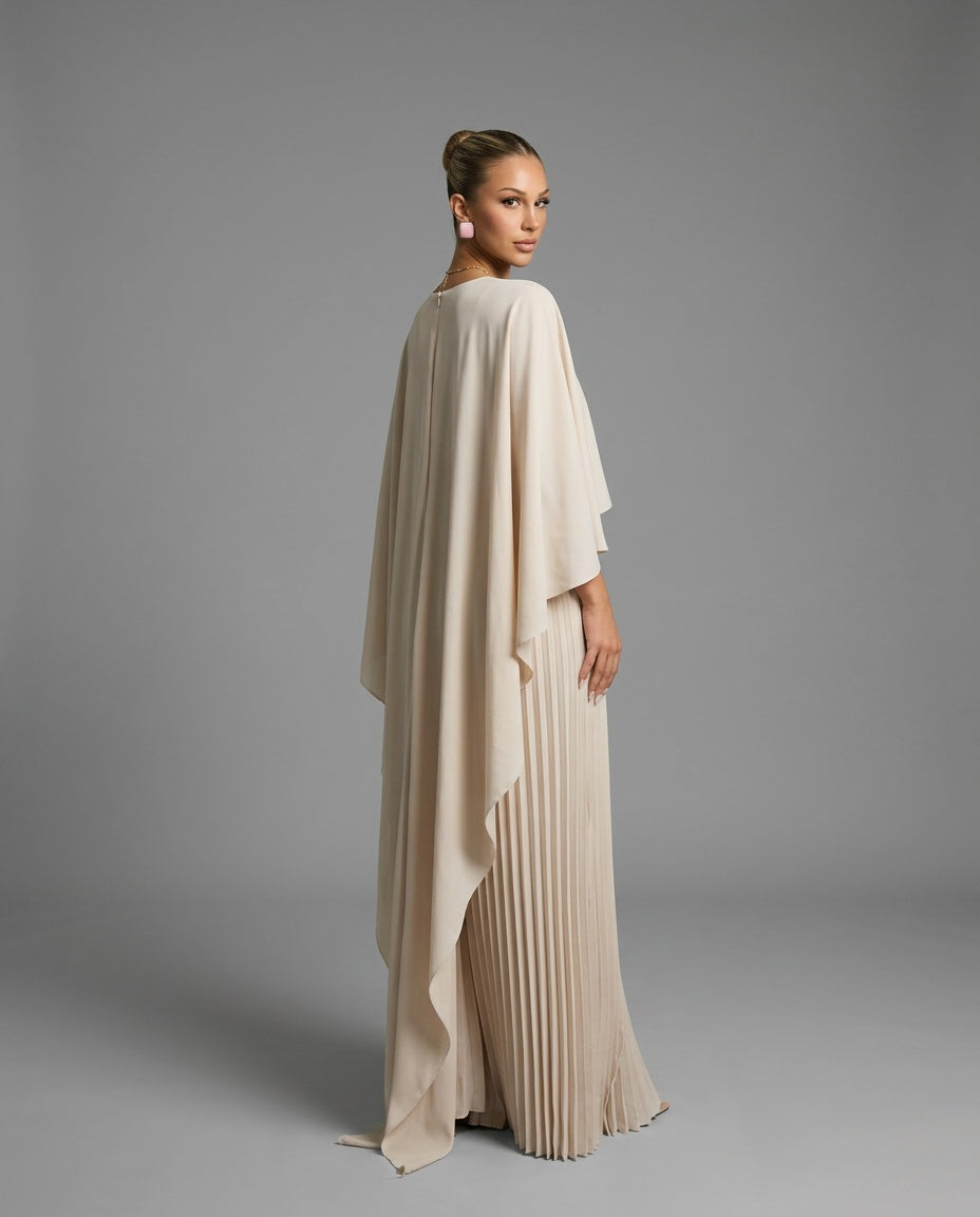 Robe longue plissée à cape asymétrique et col rond 3