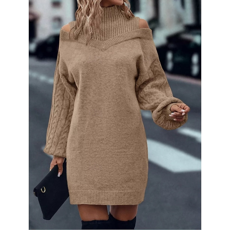 Robe pull courte à col roulé et épaules dénudées 1
