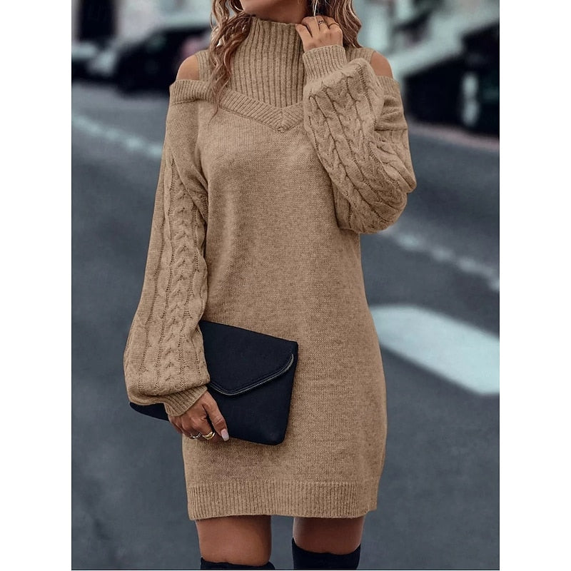 Robe pull courte à col roulé et épaules dénudées 7