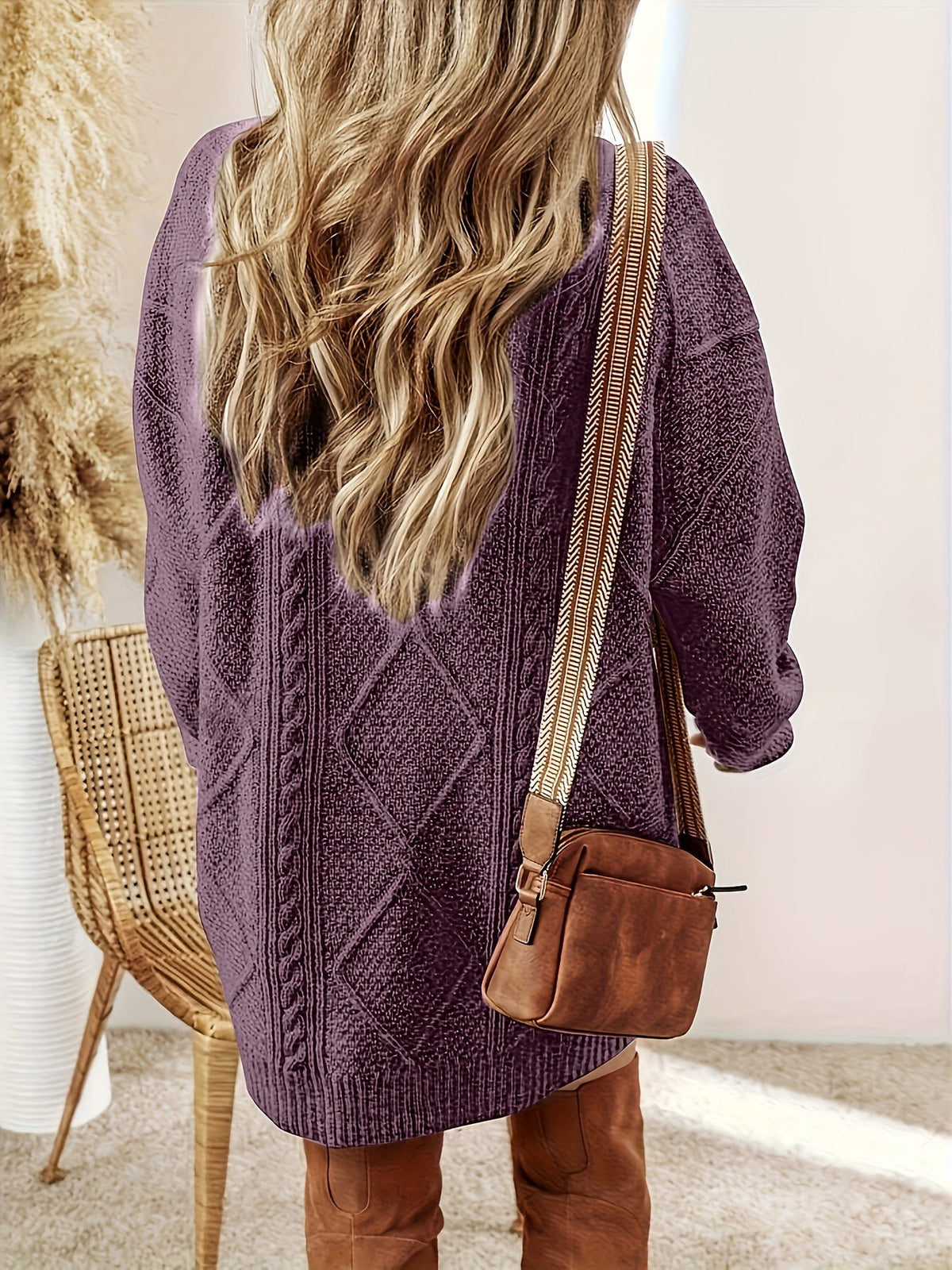 Robe pull courte en maille torsadée à col rond coupe ample 3
