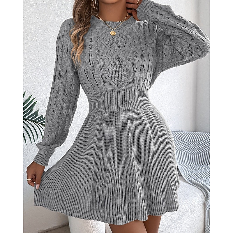 Robe pull courte en maille torsadée taille marquée et jupe évasée 6