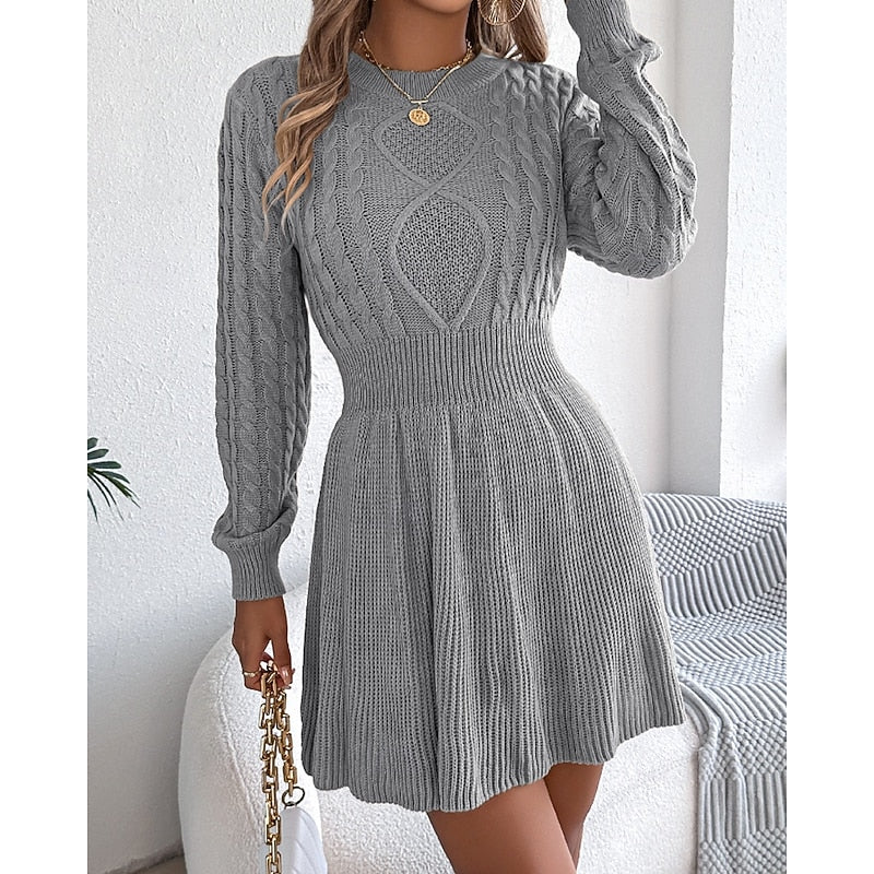 Robe pull courte en maille torsadée taille marquée et jupe évasée 7