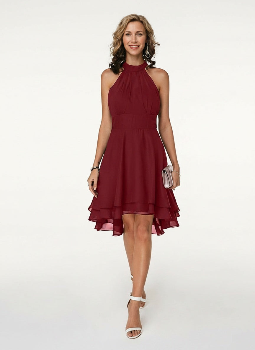 Full body view of the model wearing Robe midi élégante à volants femme