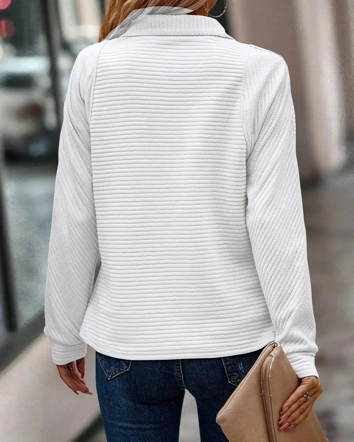 Sweat femme à demi-zip, matière structurée et coupe ample 11