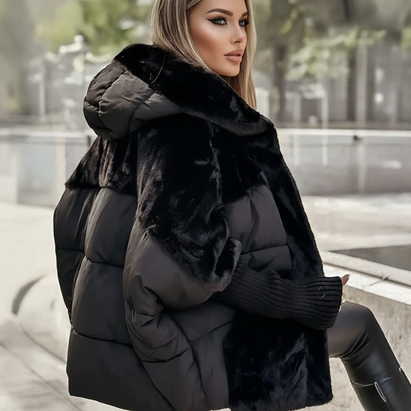 Veste matelassée femme à capuche oversize et doublure en fausse fourrure 11