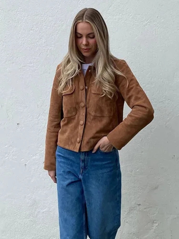 Veste mi-saison femme aspect daim à col chemise et poches poitrine plaquées 2