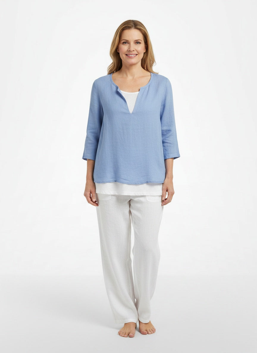 Full body view of the model wearing Blouse d'été décontractée à design superposé femme