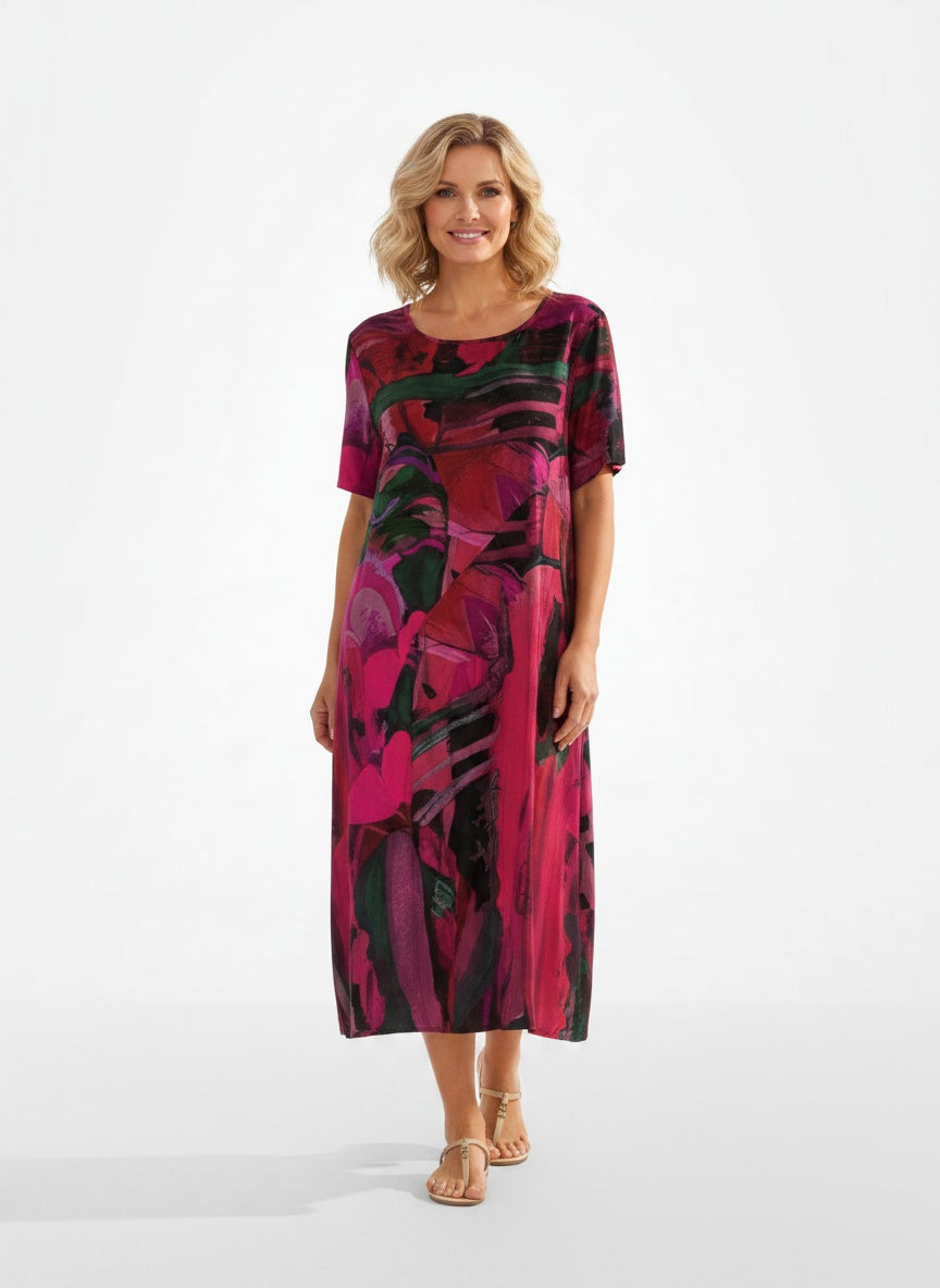 Full body view of the model wearing Robe d'été imprimée femme